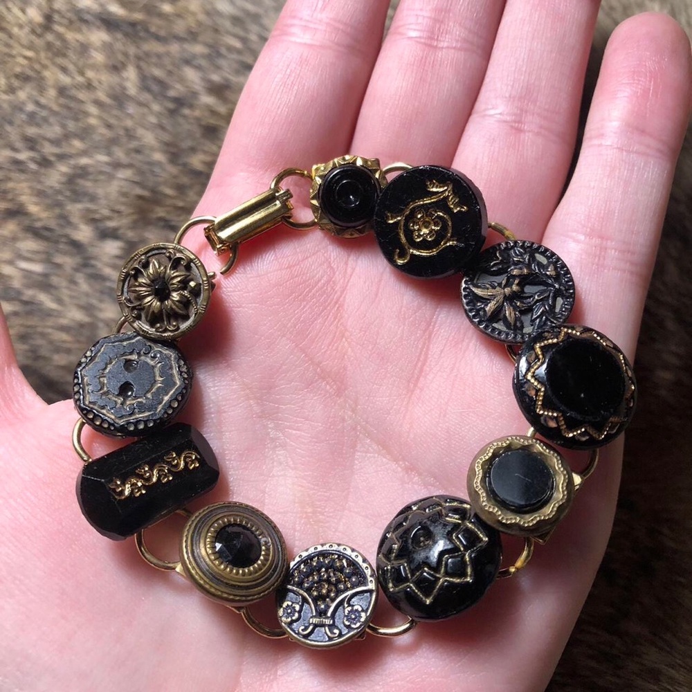 Vintage gold toned button bracelet